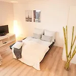 Gemuetliches Und Helles Studio Apartment Mit Balkon, Badewanne, Wlan, Parkplatz